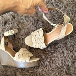 Indigo Rd ankle strap Platform wedge sandals size 7.5 IRKORTNEY-M